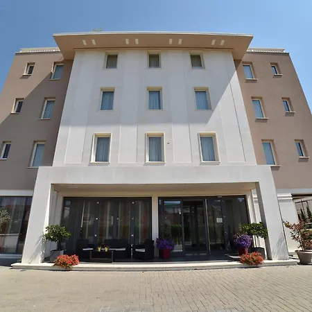 Pace Hotel 4*